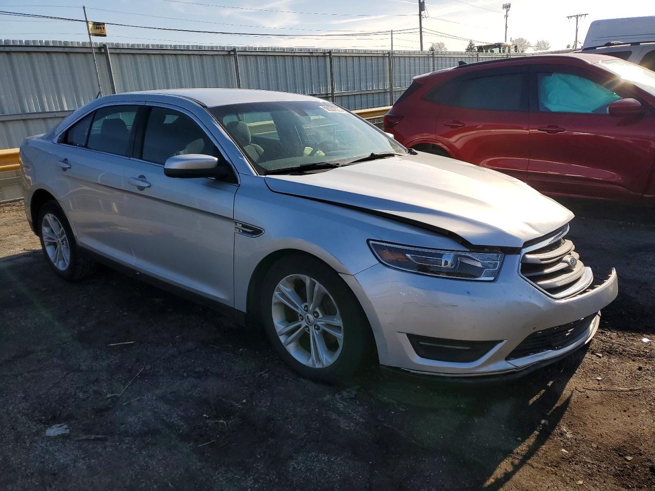 2018 FORD TAURUS SEL photo 4