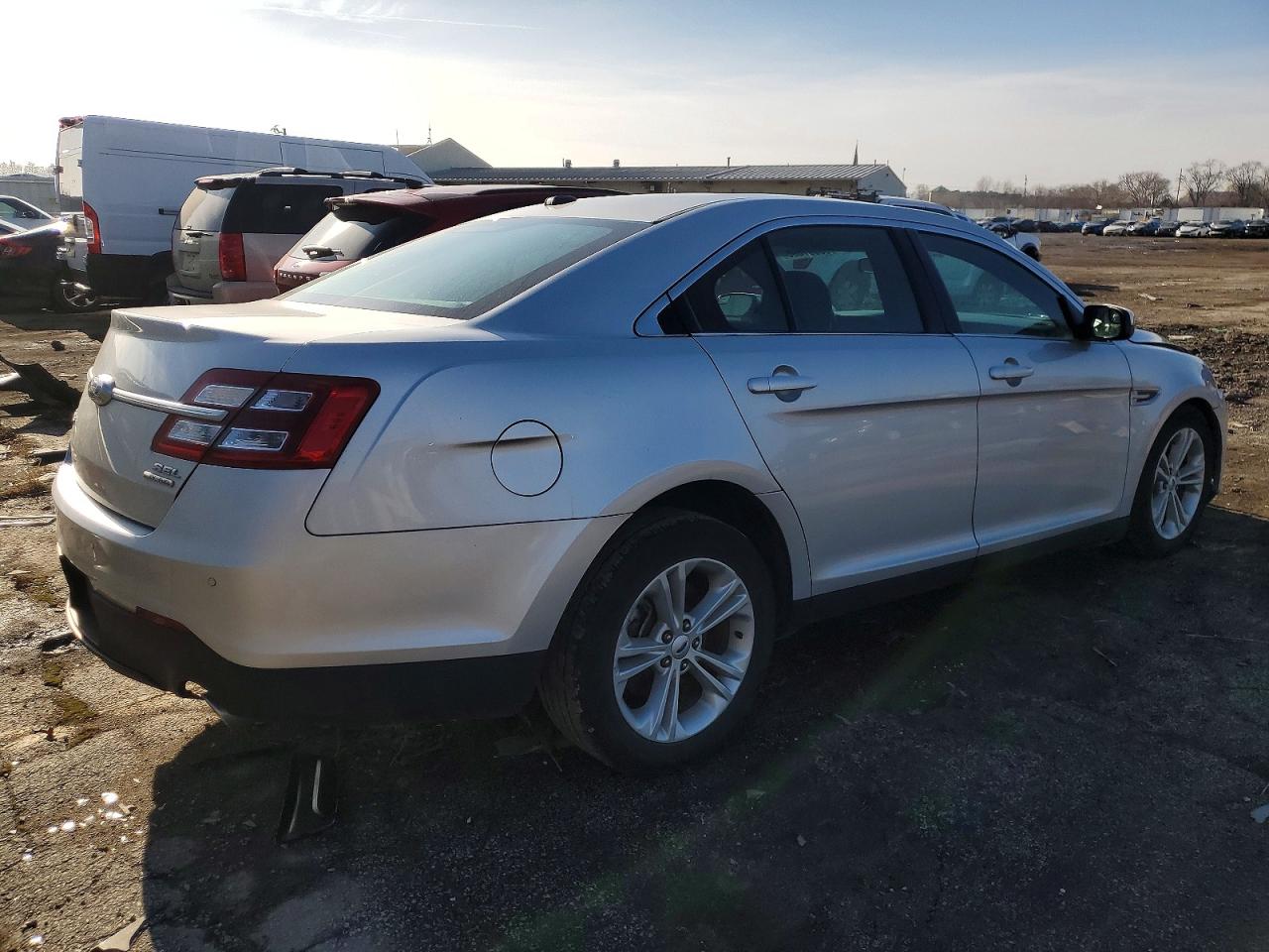 2018 FORD TAURUS SEL photo 3