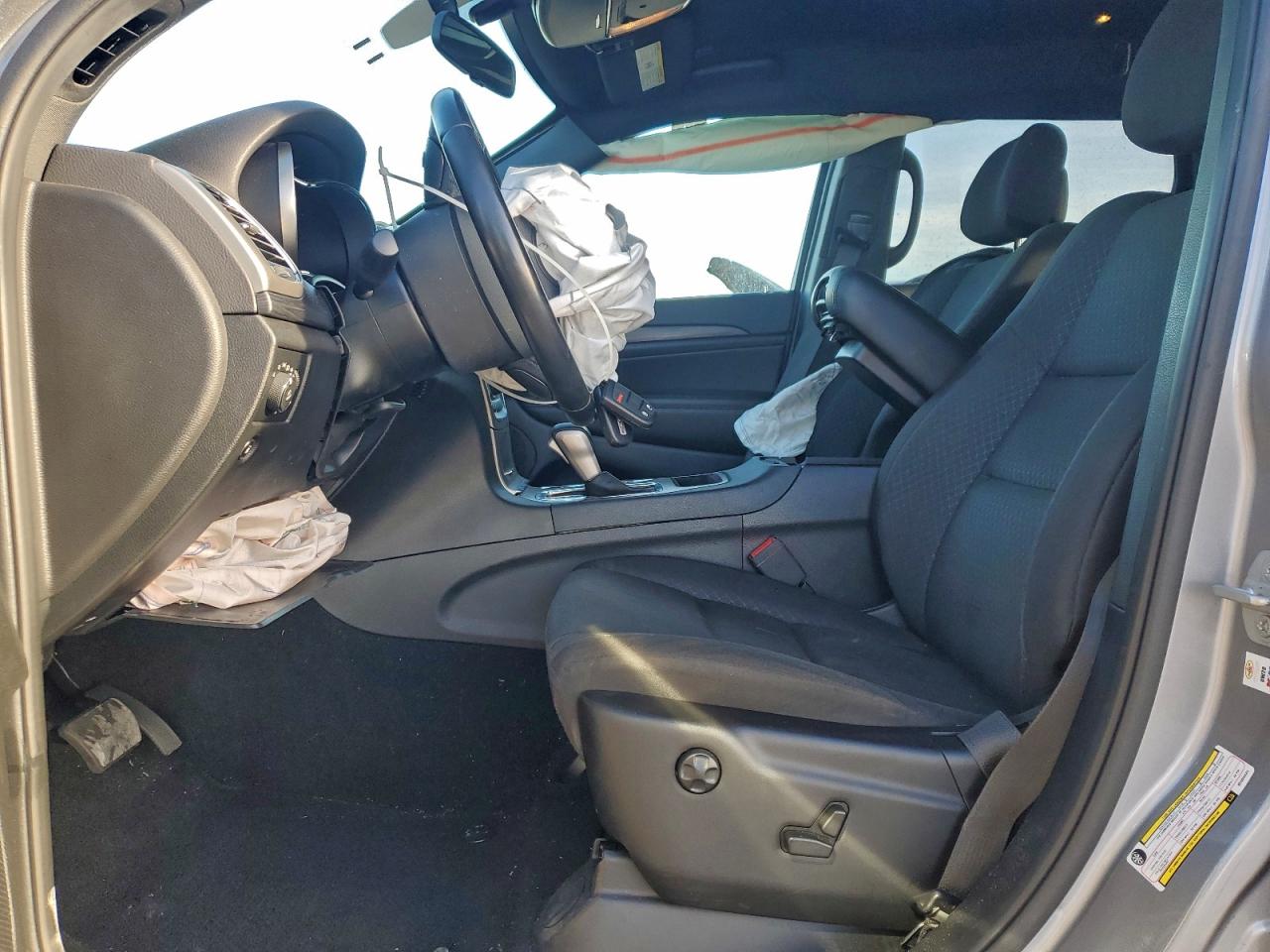 2019 JEEP GRAND CHEROKEE LAREDO photo 7
