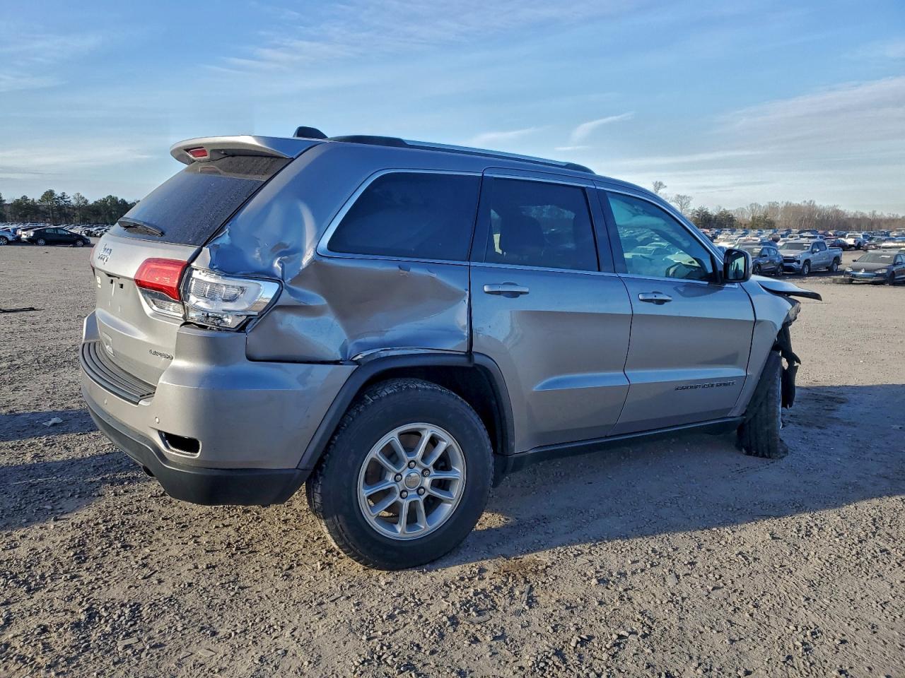 2019 JEEP GRAND CHEROKEE LAREDO photo 3