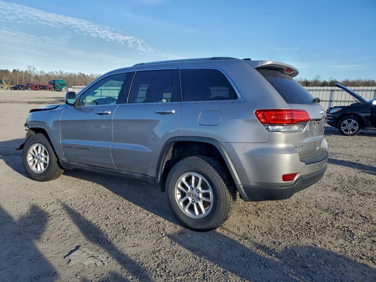 2019 JEEP GRAND CHEROKEE LAREDO photo 2