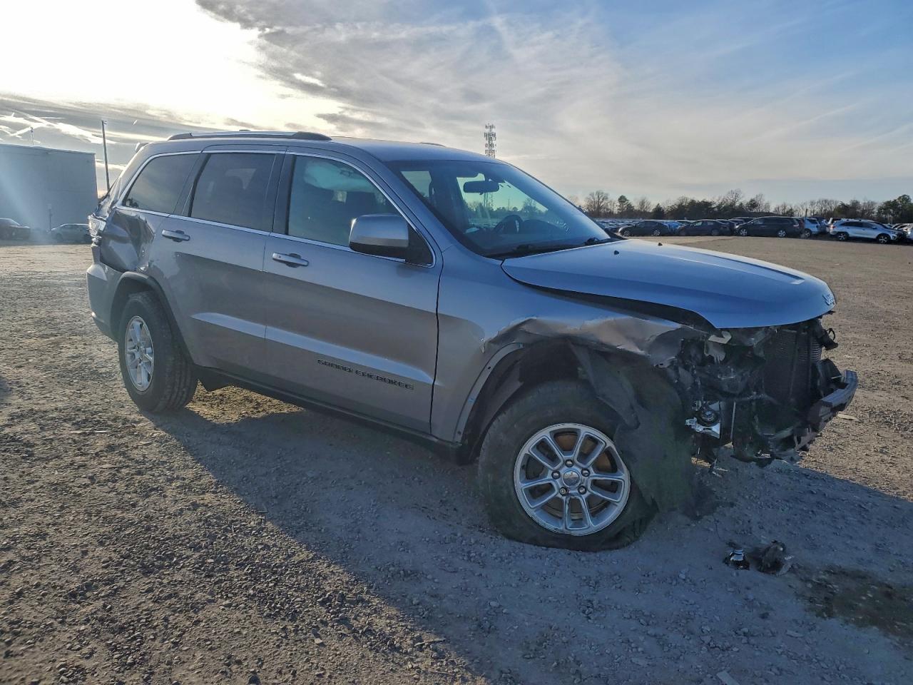 2019 JEEP GRAND CHEROKEE LAREDO photo 4