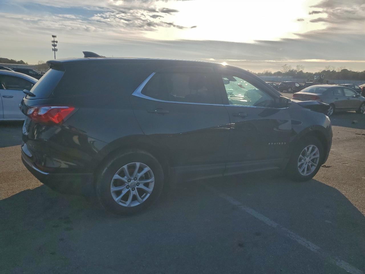 2019 CHEVROLET EQUINOX LT photo 3