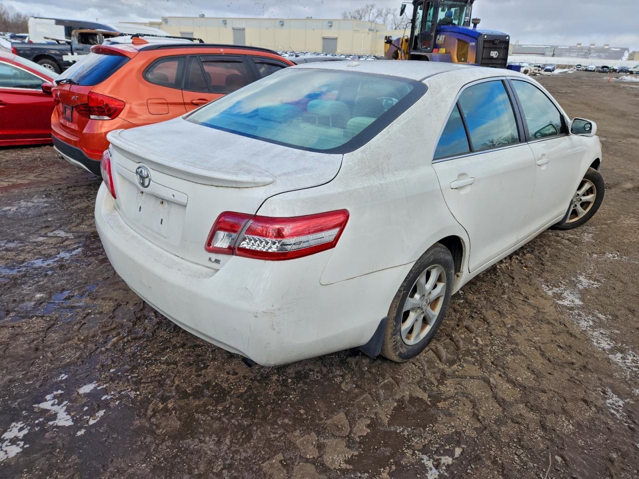 2011 TOYOTA CAMRY BASE photo 3