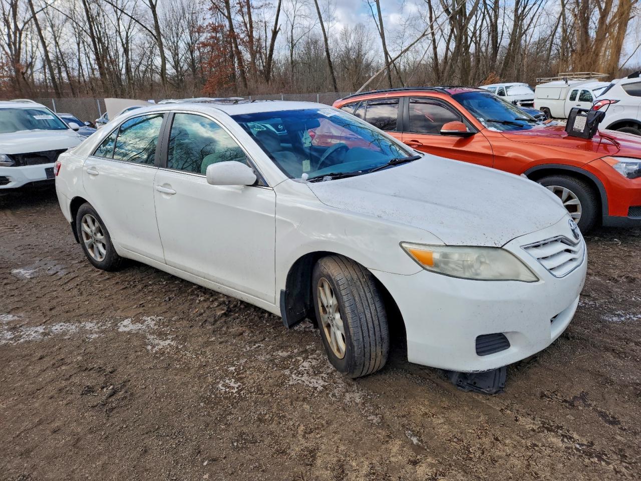 2011 TOYOTA CAMRY BASE photo 4