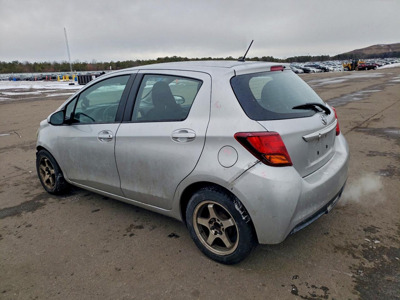2017 TOYOTA YARIS L photo 2