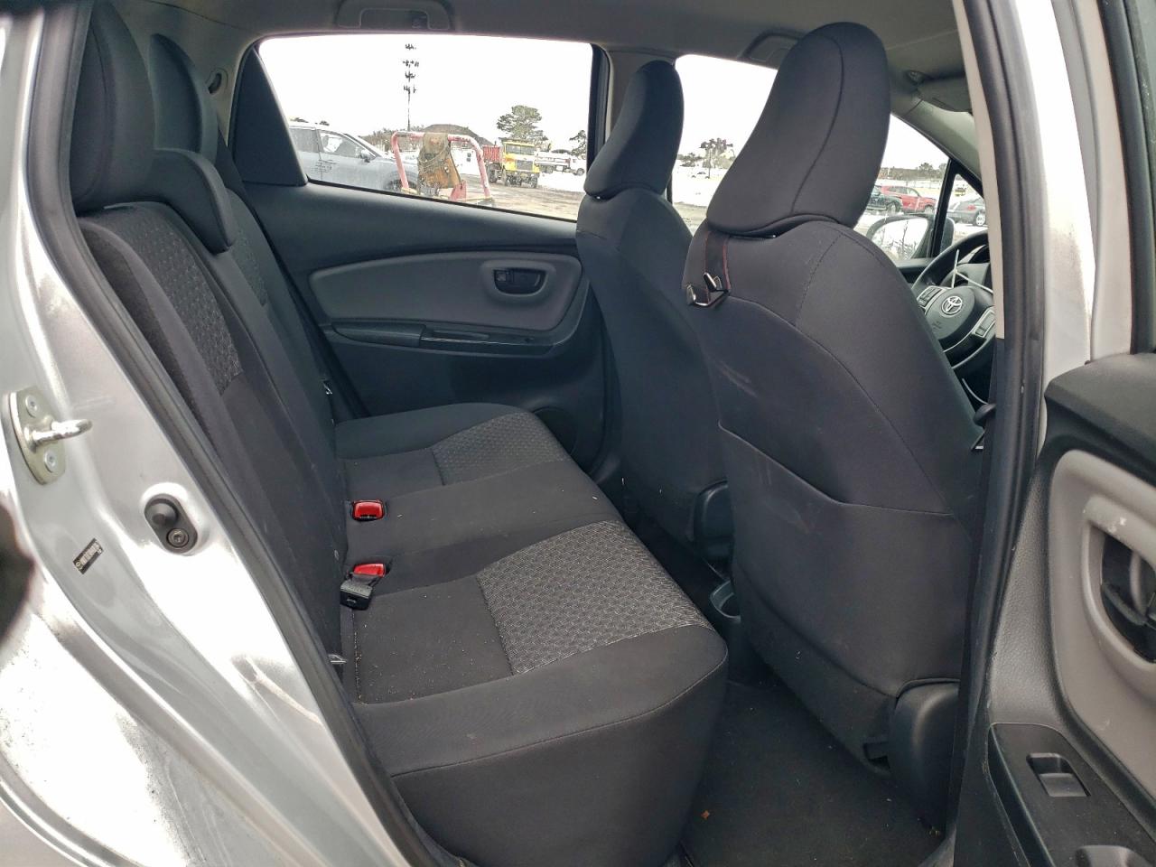 2017 TOYOTA YARIS L photo 10