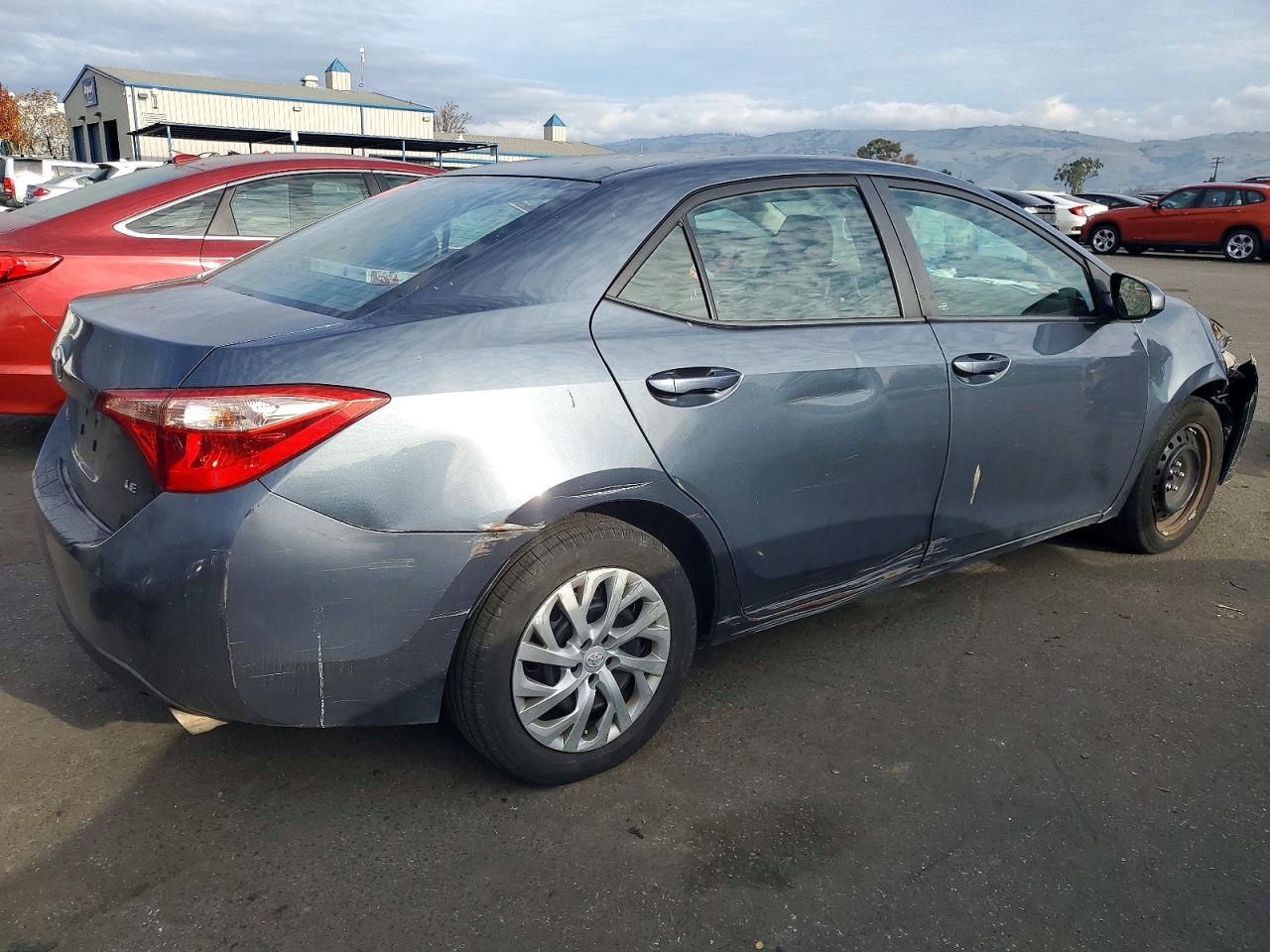 2018 TOYOTA COROLLA L photo 3