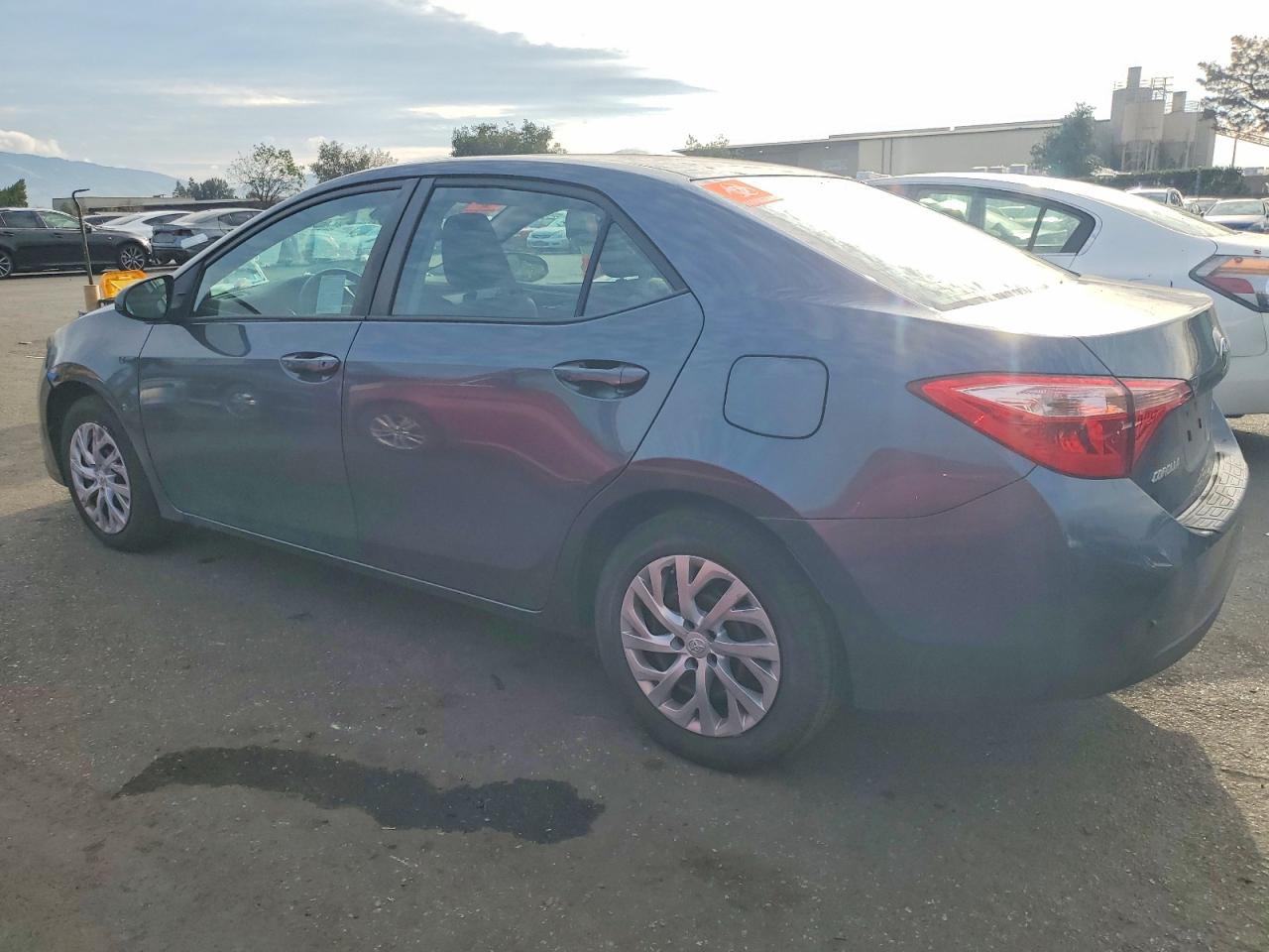 2018 TOYOTA COROLLA L photo 2
