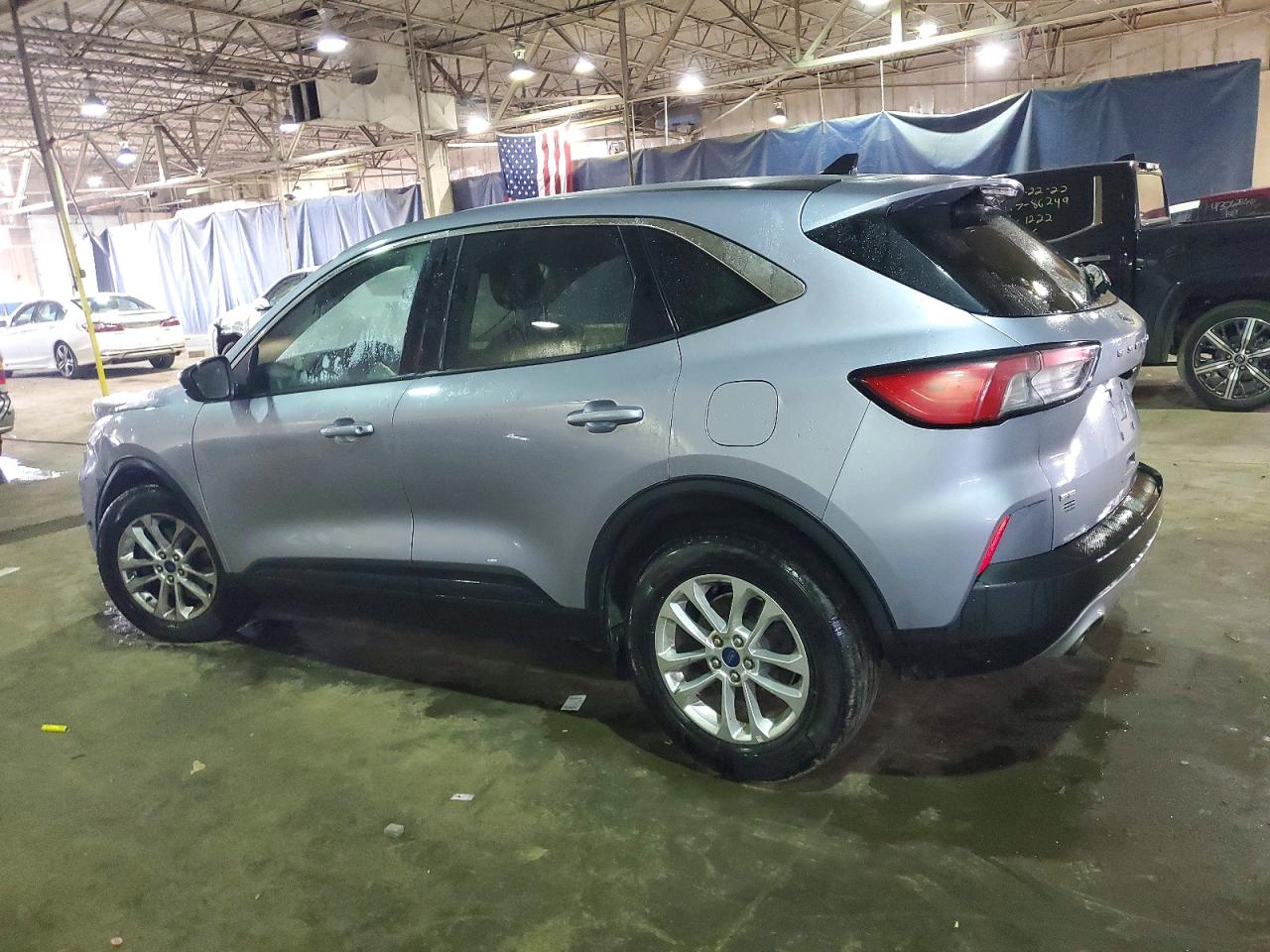 2022 FORD ESCAPE SE photo 2
