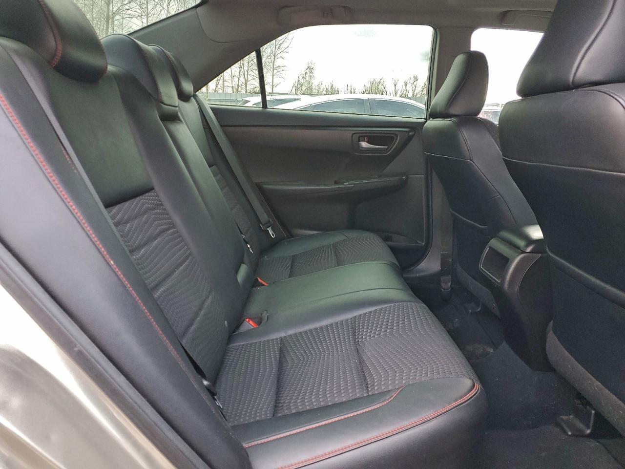 2015 TOYOTA CAMRY LE photo 10
