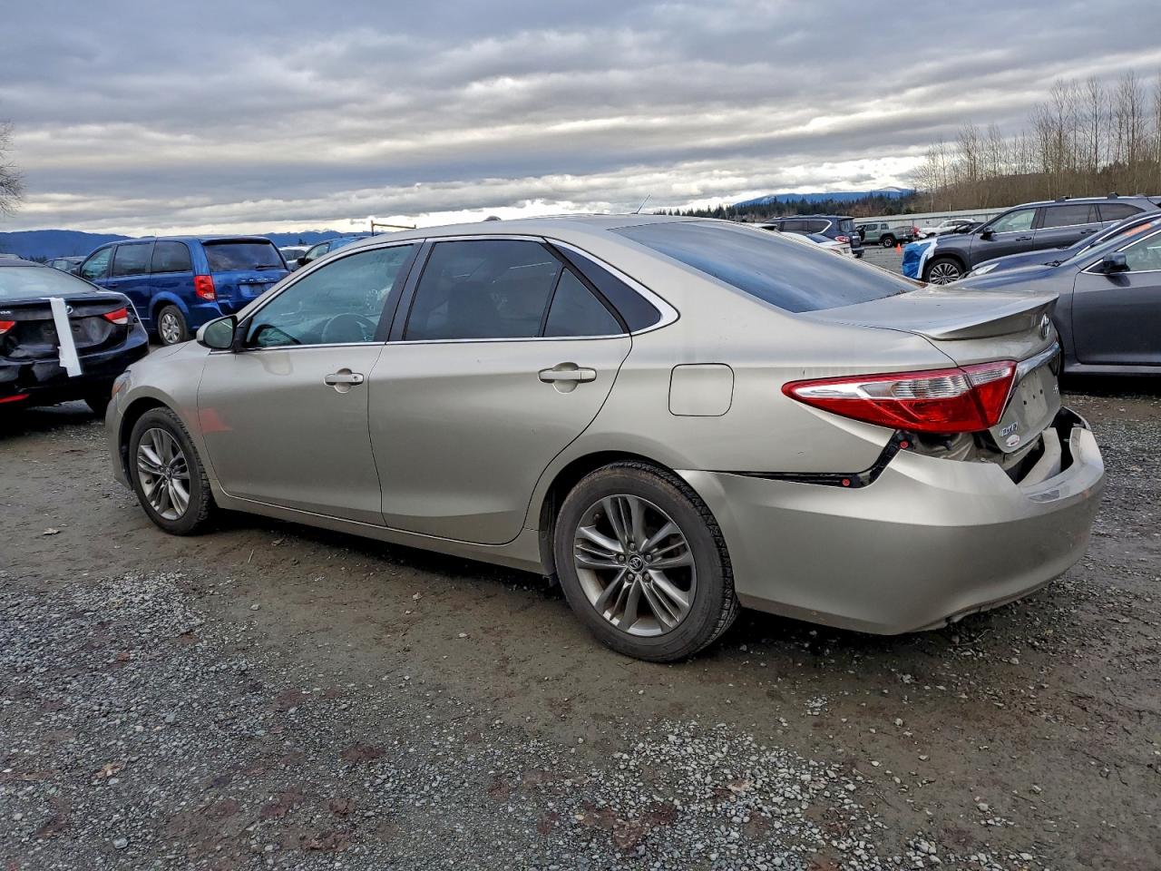 2015 TOYOTA CAMRY LE photo 2