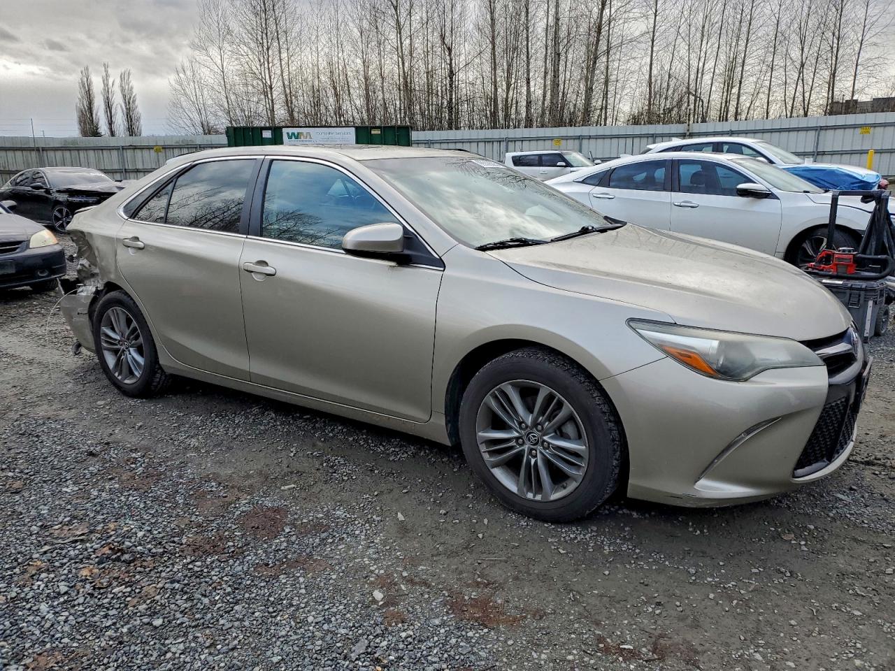 2015 TOYOTA CAMRY LE photo 4