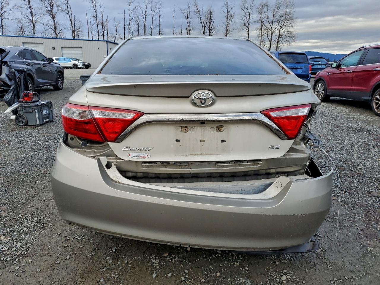 2015 TOYOTA CAMRY LE photo 6