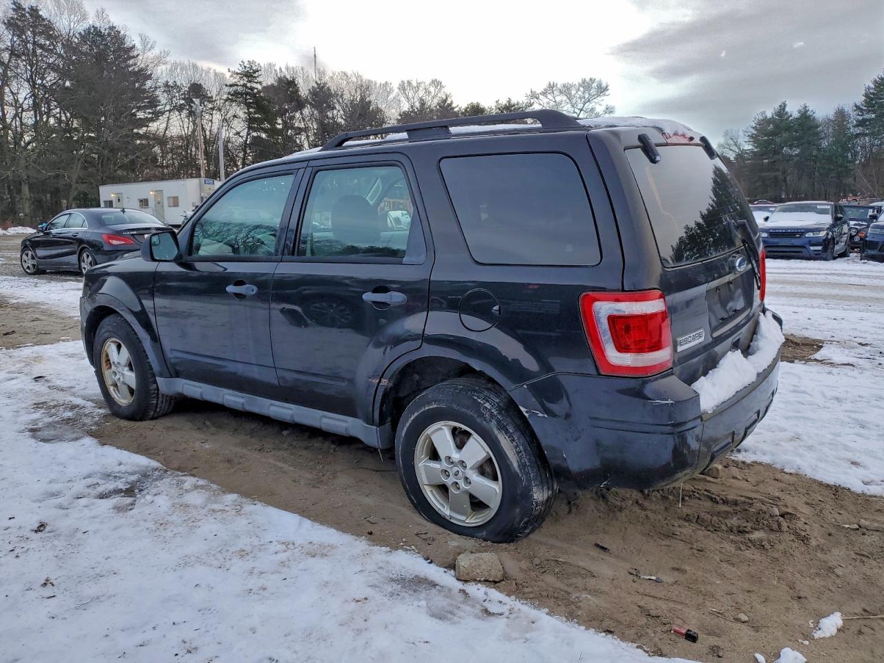 2010 FORD ESCAPE XLS photo 2