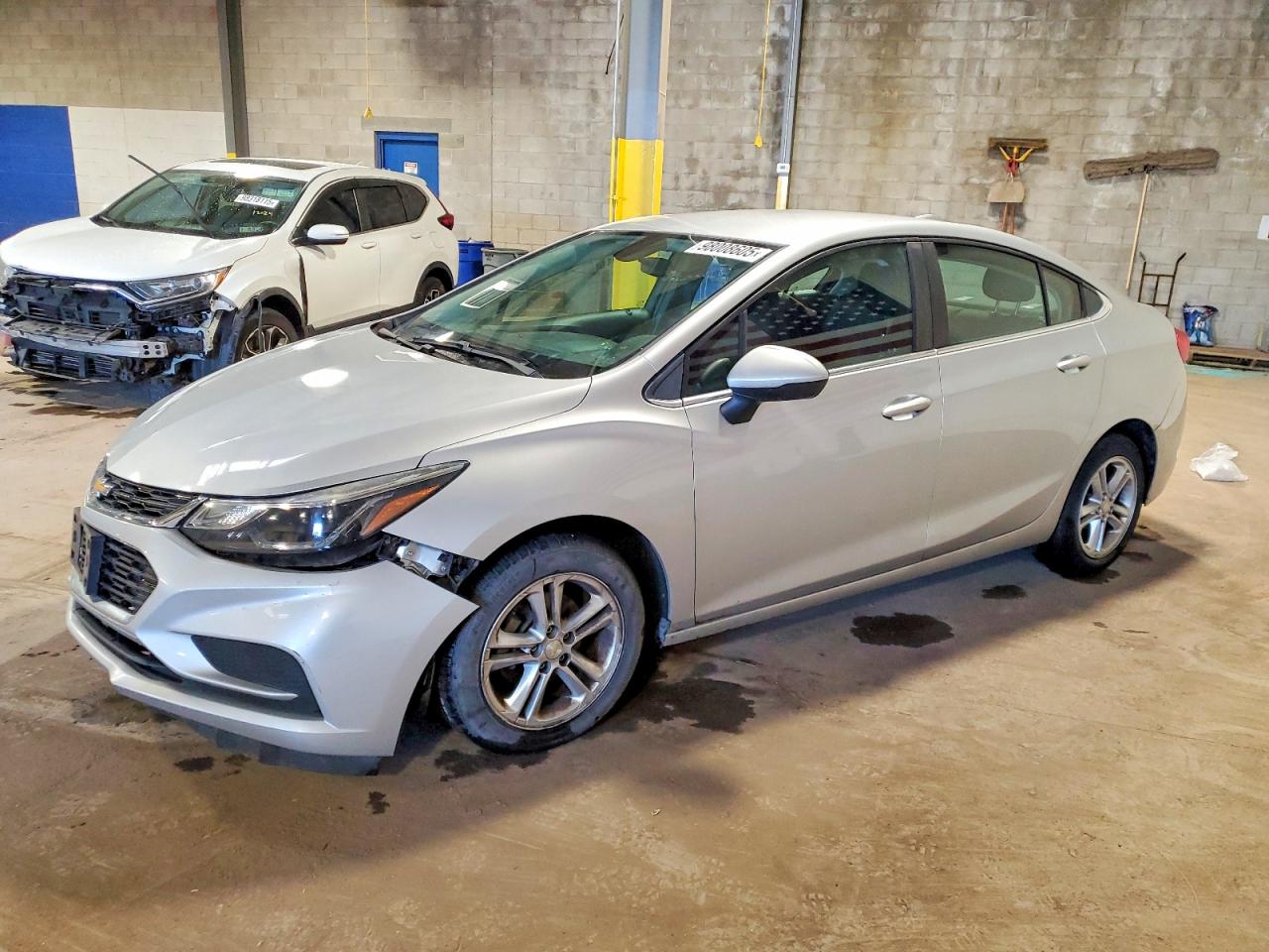 2016 CHEVROLET CRUZE LT photo 2