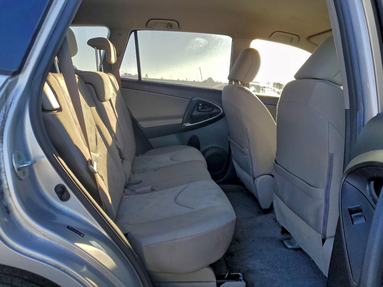 2010 TOYOTA RAV4 photo 11