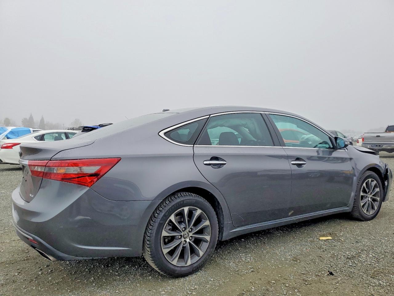 2016 TOYOTA AVALON XLE photo 3