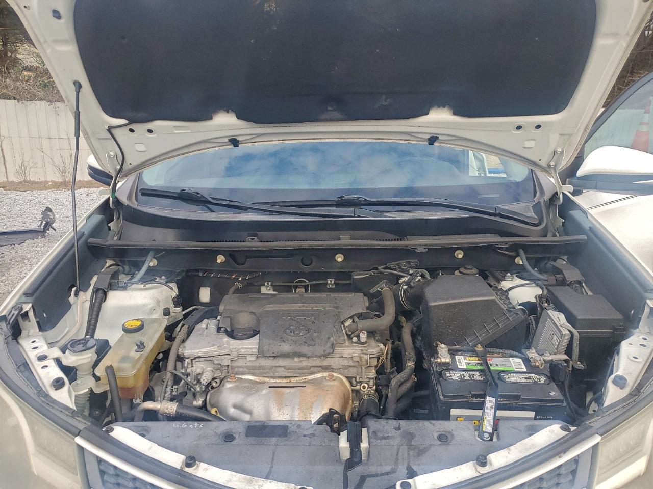 2013 TOYOTA RAV4 XLE photo 12