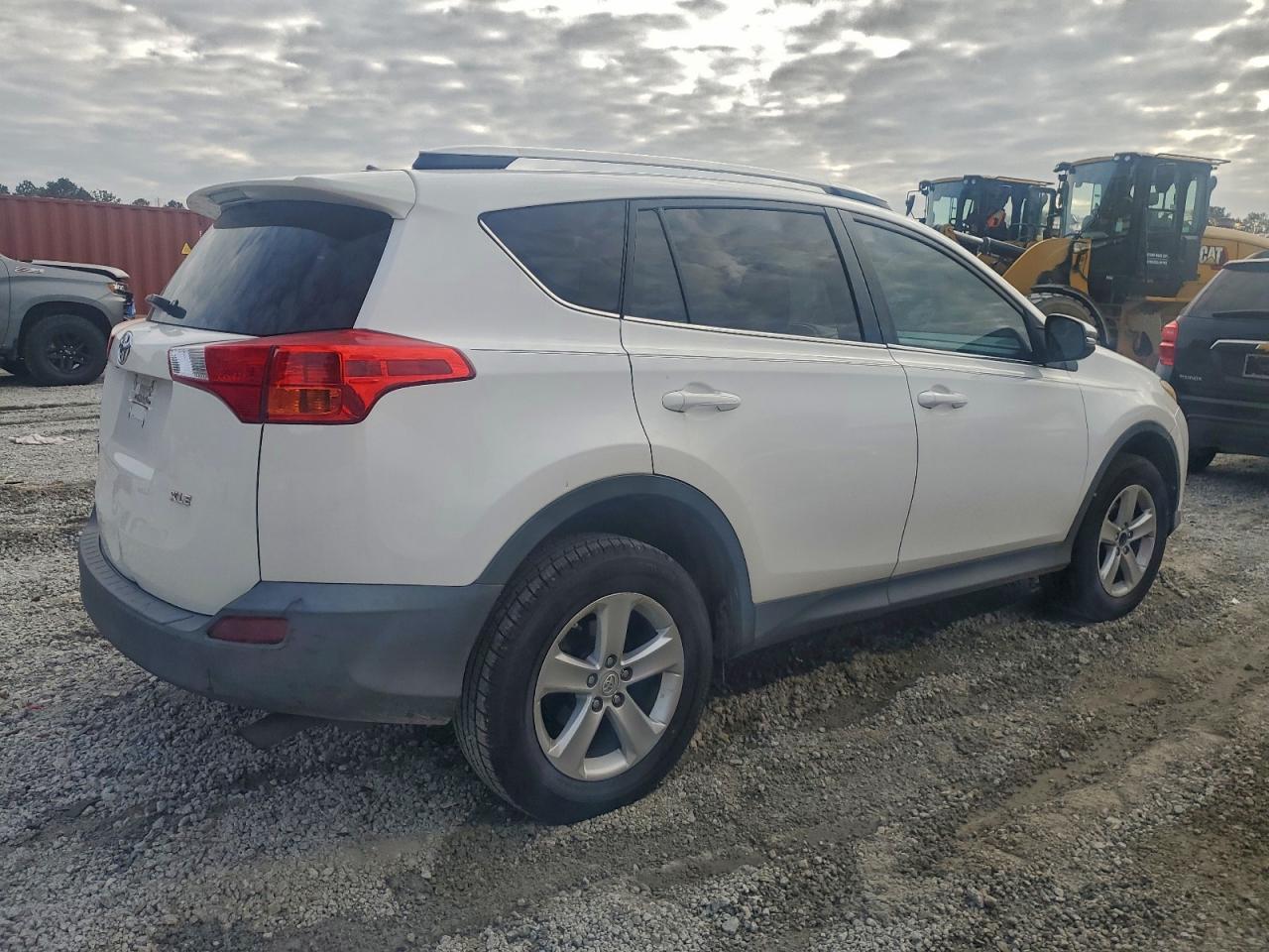 2013 TOYOTA RAV4 XLE photo 3