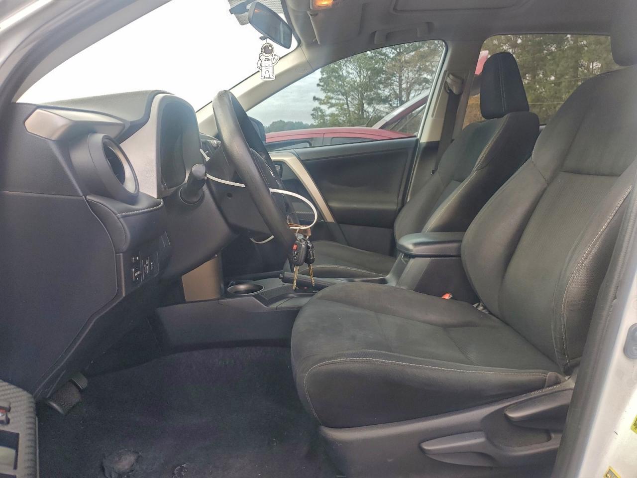 2013 TOYOTA RAV4 XLE photo 7