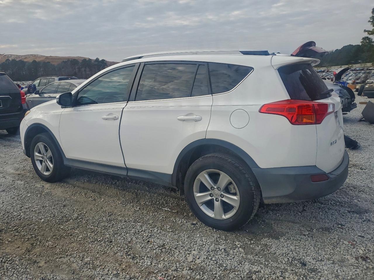 2013 TOYOTA RAV4 XLE photo 2