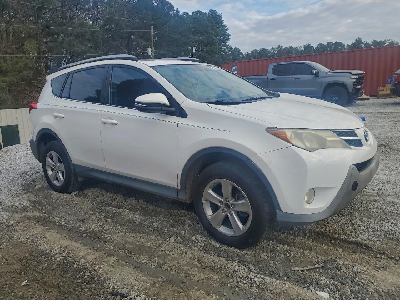 2013 TOYOTA RAV4 XLE photo 4