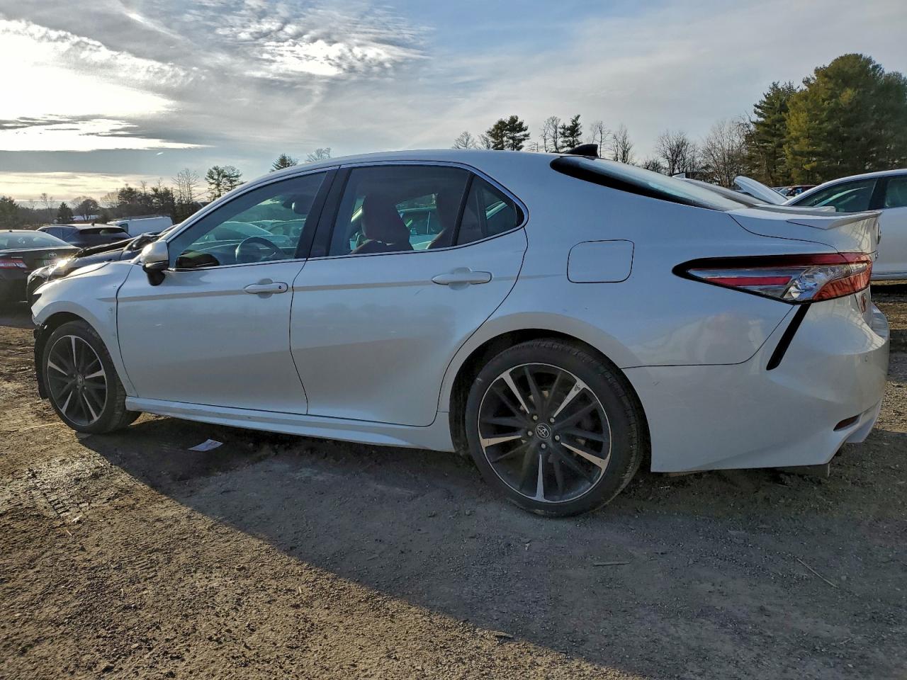 2018 TOYOTA CAMRY XSE photo 2
