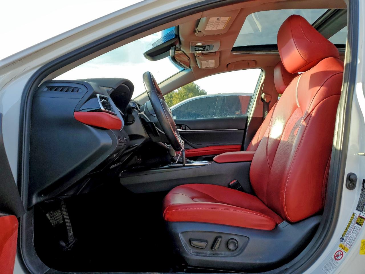 2018 TOYOTA CAMRY XSE photo 7