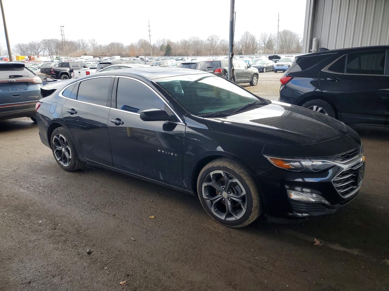 2022 CHEVROLET MALIBU LT photo 4