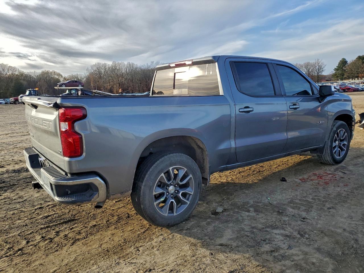 2021 CHEVROLET SILVERADO C1500 LT photo 3