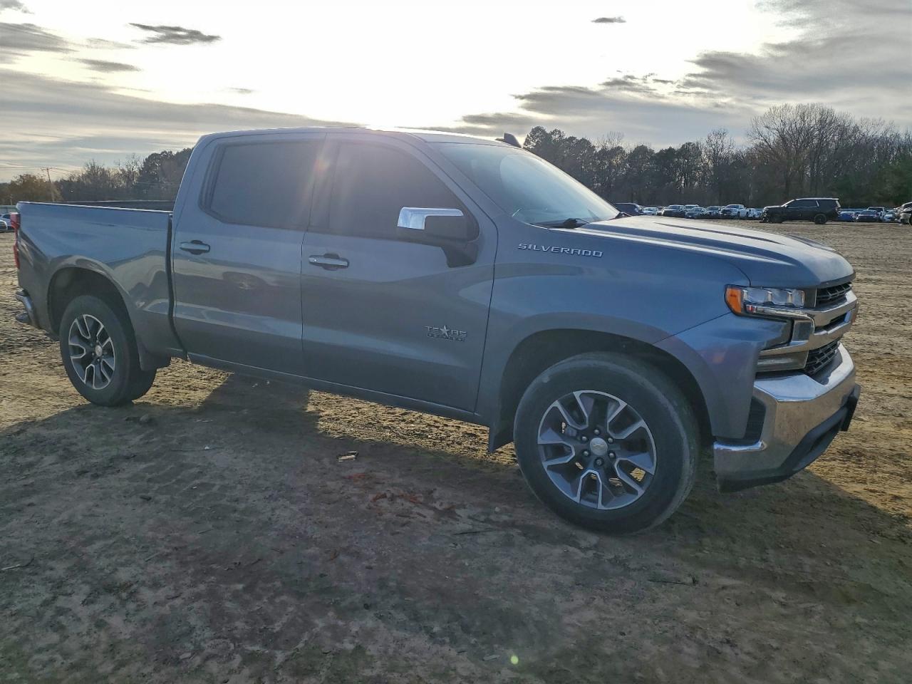 2021 CHEVROLET SILVERADO C1500 LT photo 4