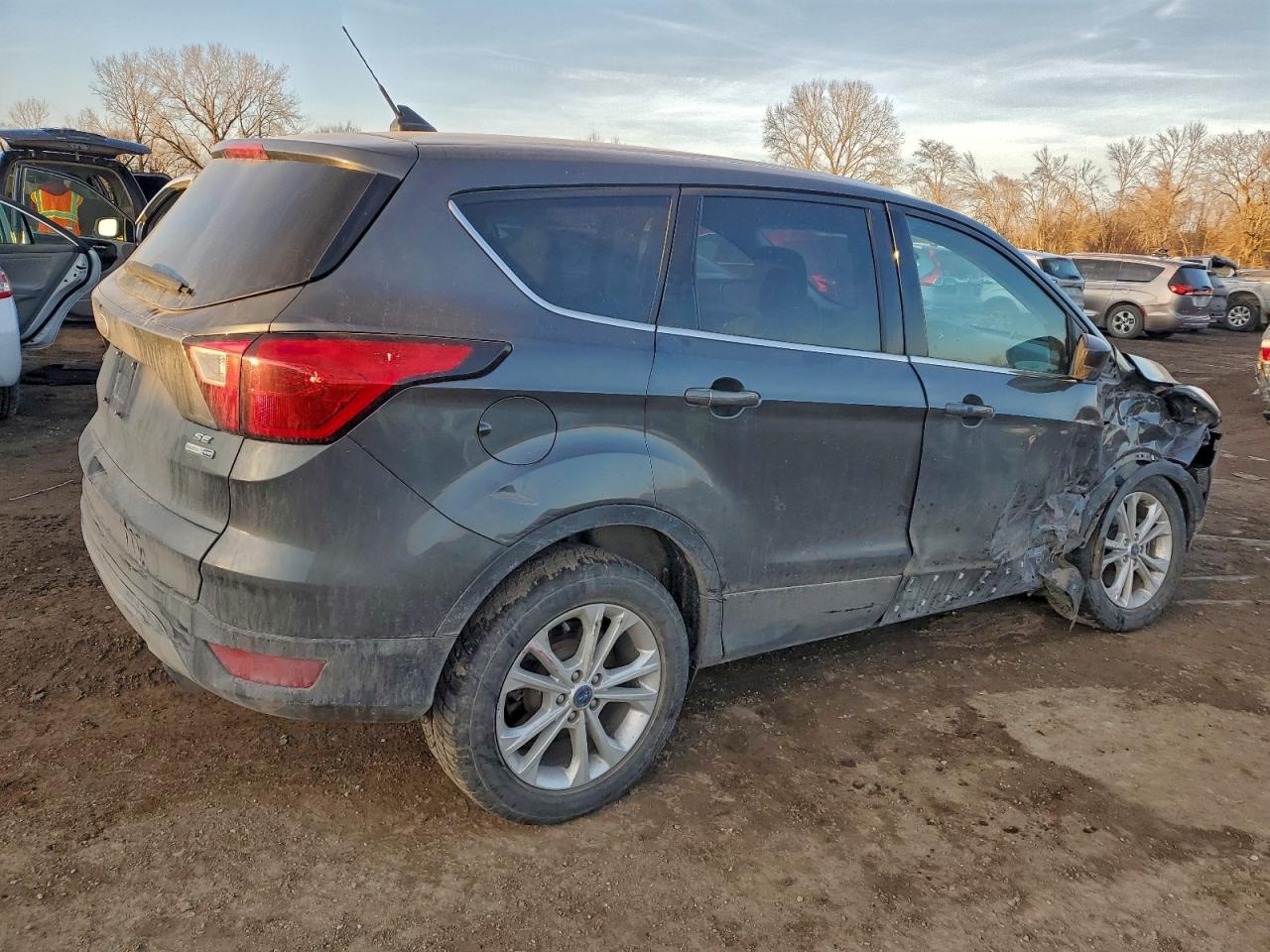 2019 FORD ESCAPE SE photo 3