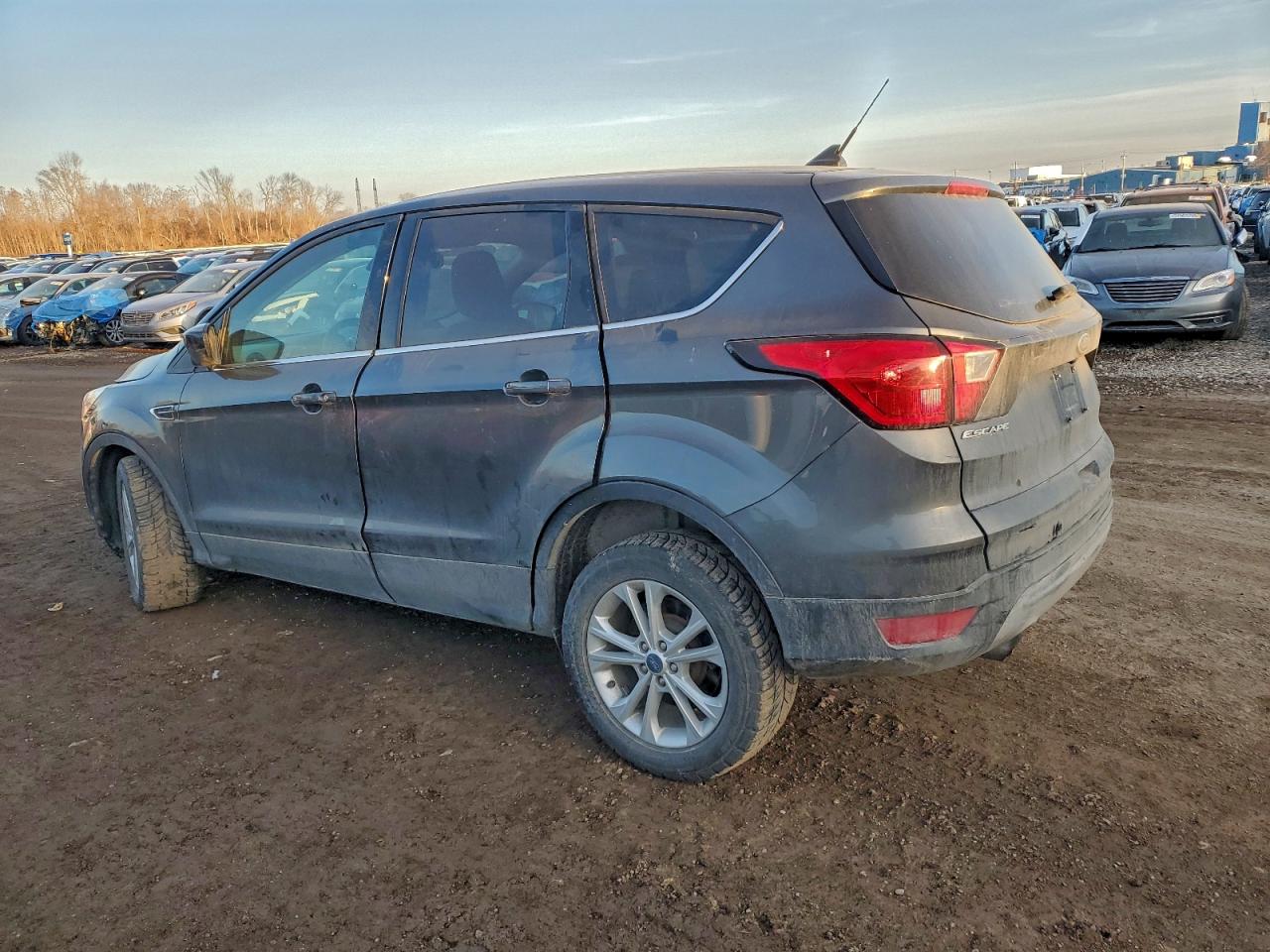 2019 FORD ESCAPE SE photo 2