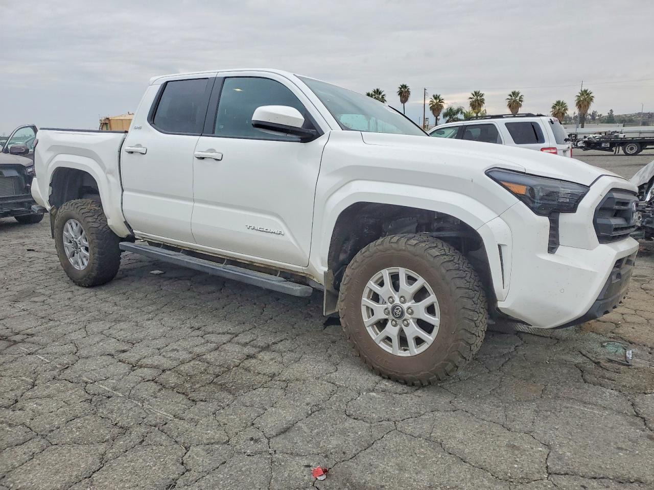 2024 TOYOTA TACOMA DOUBLE CAB photo 4