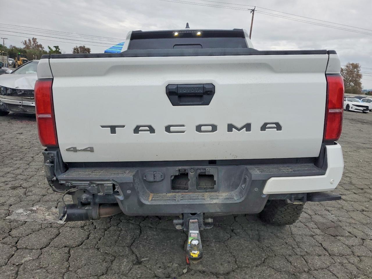 2024 TOYOTA TACOMA DOUBLE CAB photo 6