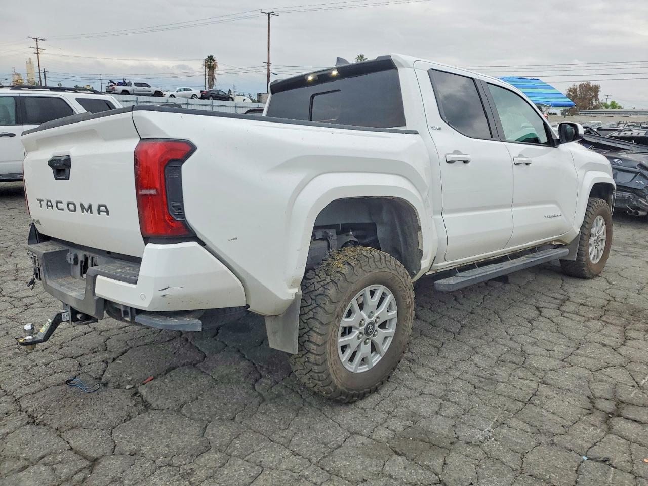 2024 TOYOTA TACOMA DOUBLE CAB photo 3