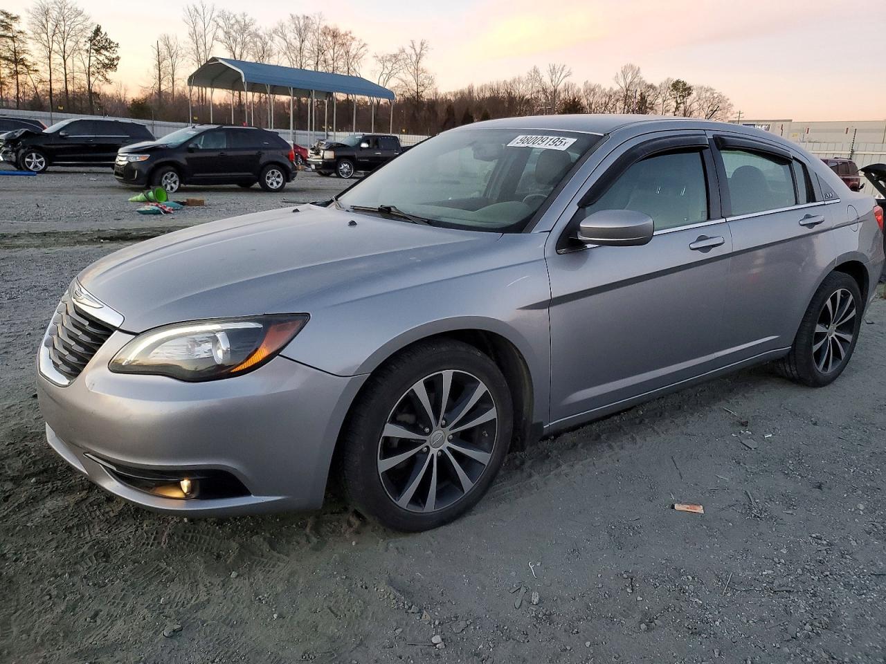 2013 CHRYSLER 200
