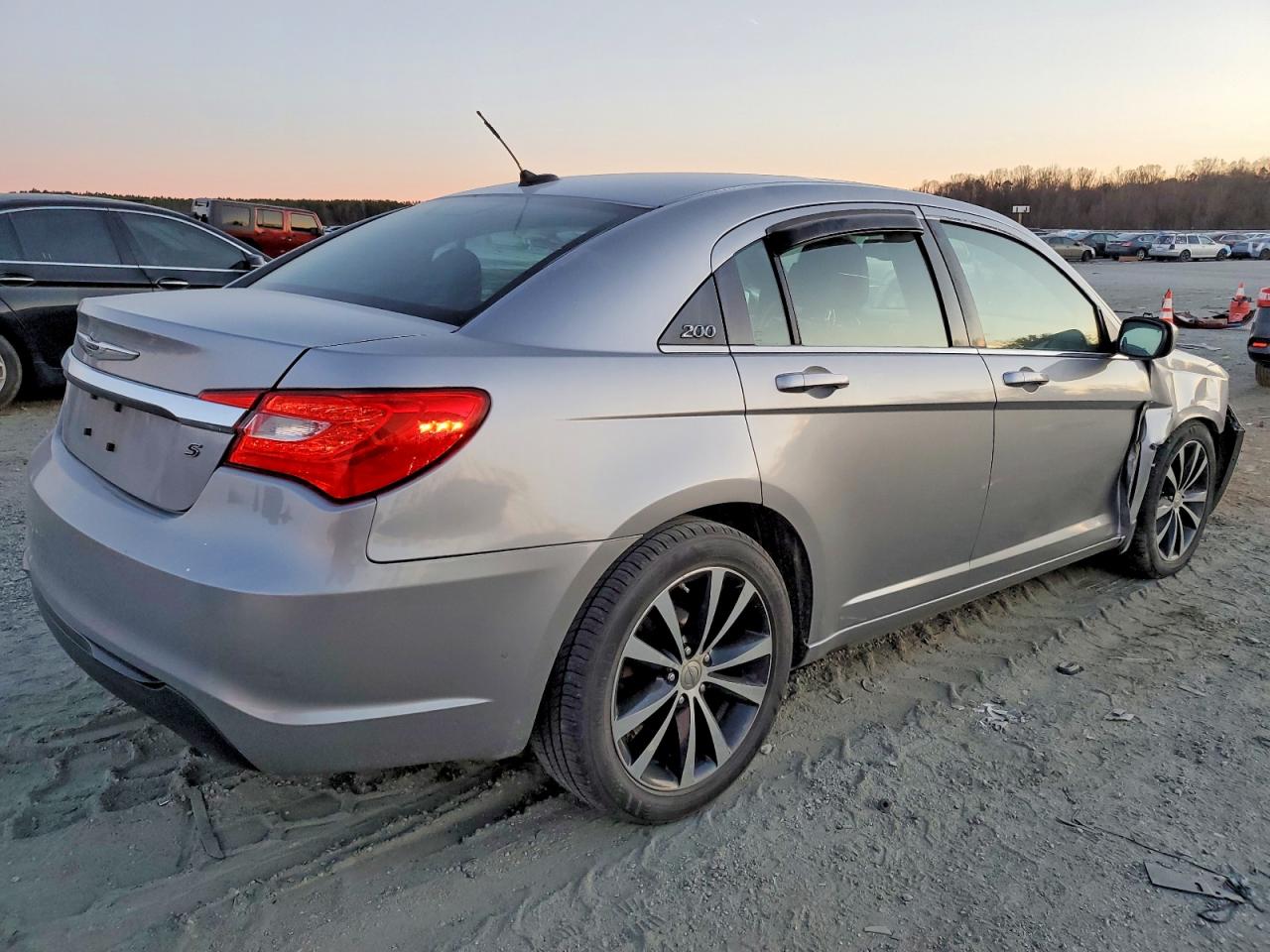 2013 CHRYSLER 200 LIMITED photo 3