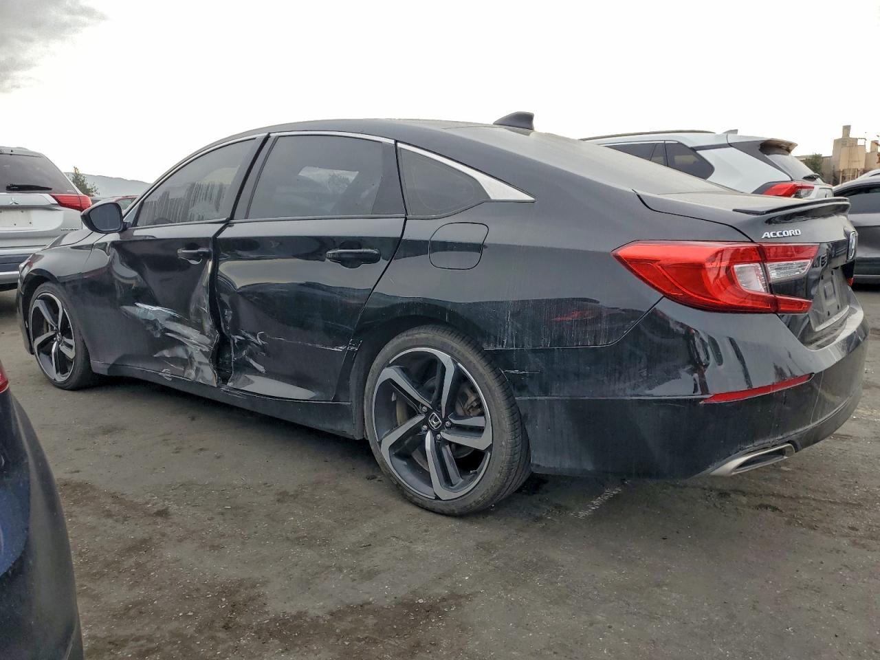 2018 HONDA ACCORD SPORT photo 2