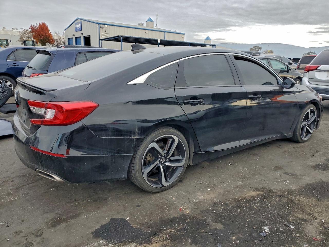 2018 HONDA ACCORD SPORT photo 3