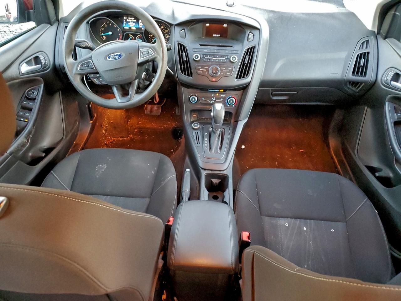 2015 FORD FOCUS SE photo 15