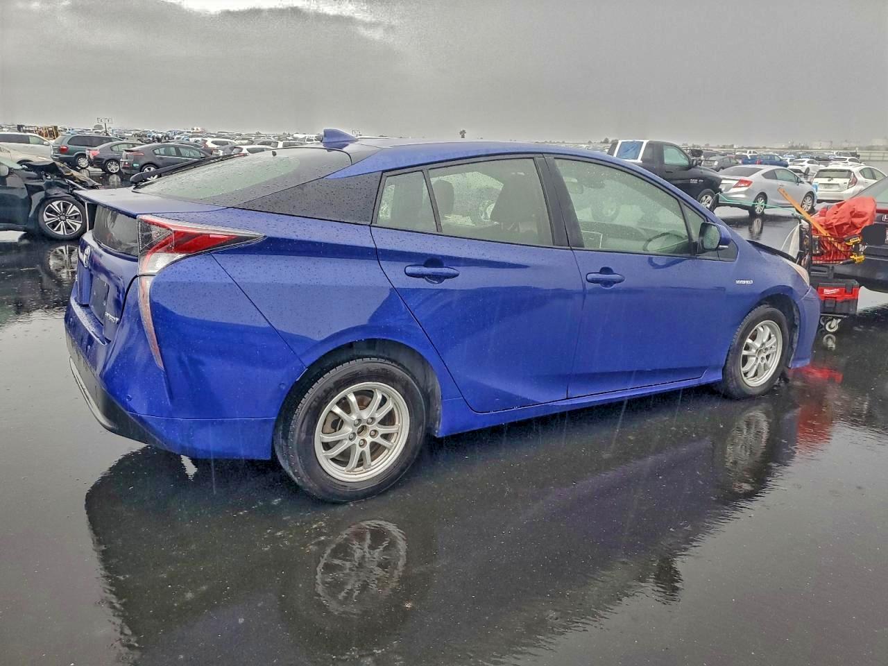 2017 TOYOTA PRIUS photo 3