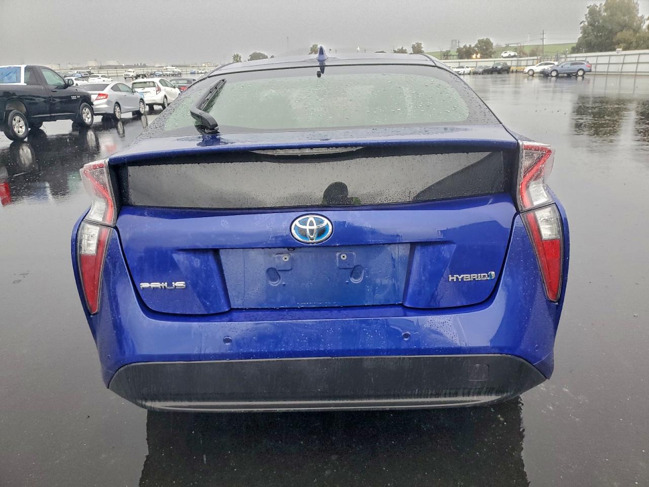 2017 TOYOTA PRIUS photo 6