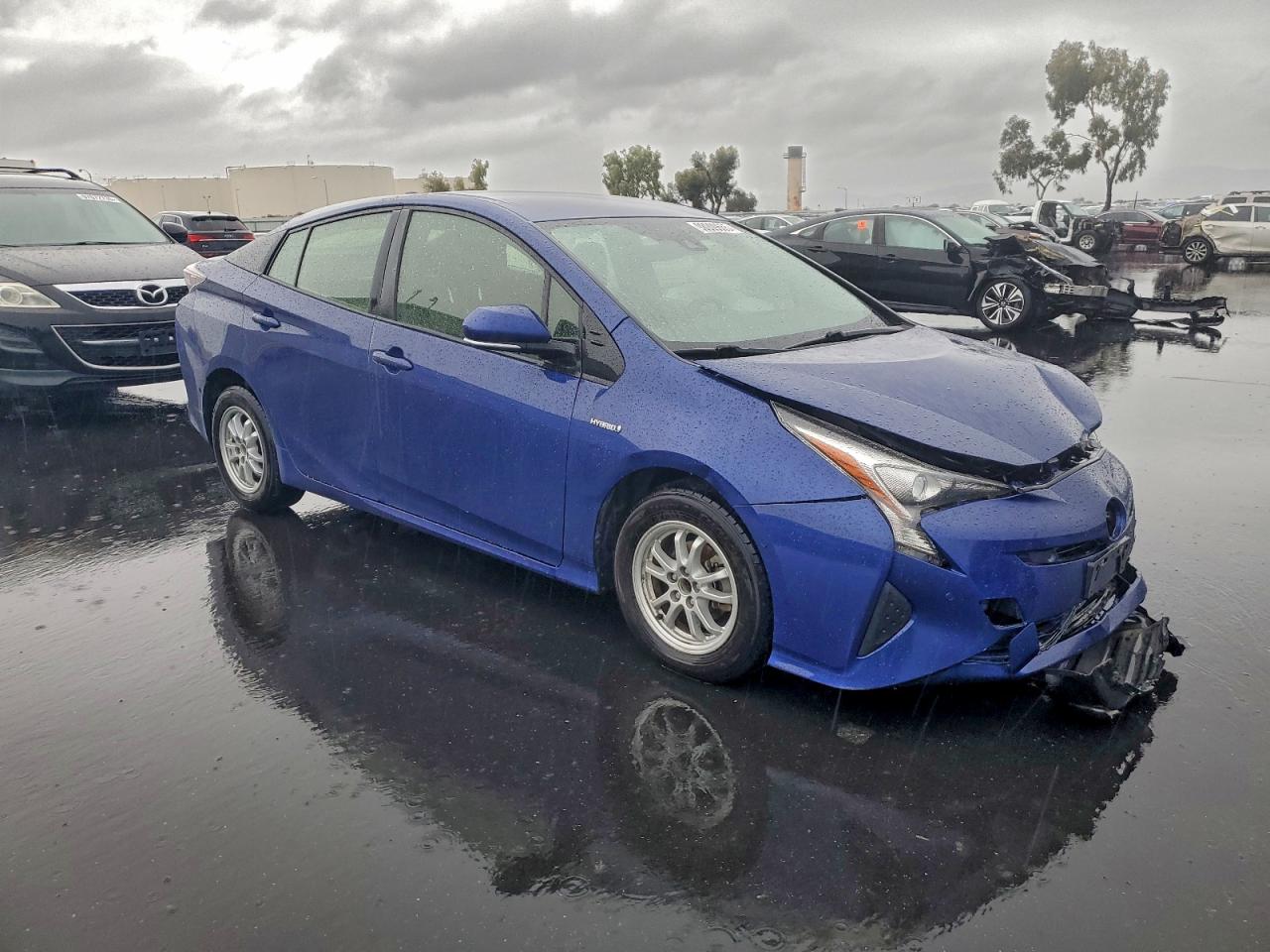2017 TOYOTA PRIUS photo 4