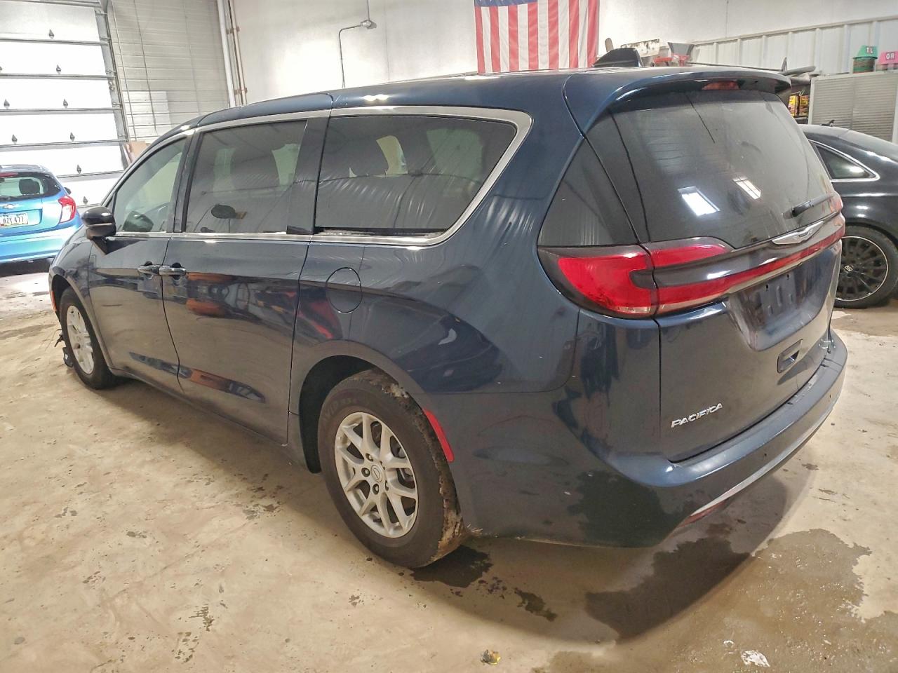 2025 CHRYSLER PACIFICA SELECT photo 2