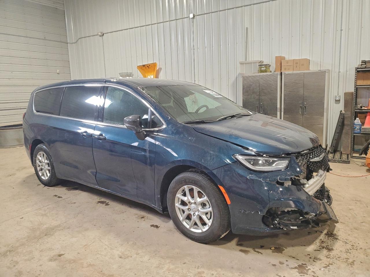 2025 CHRYSLER PACIFICA SELECT photo 4