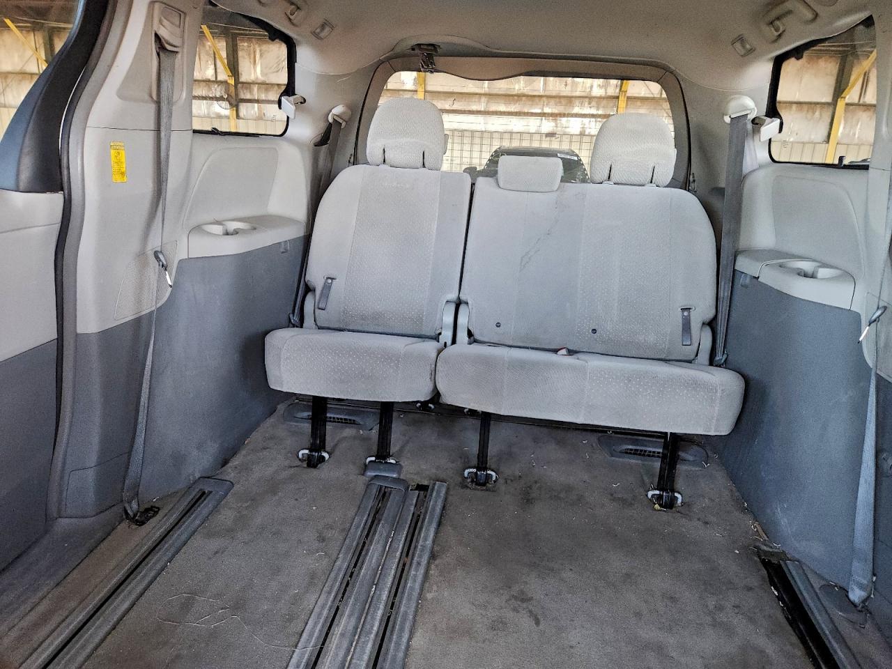2014 TOYOTA SIENNA LE photo 10