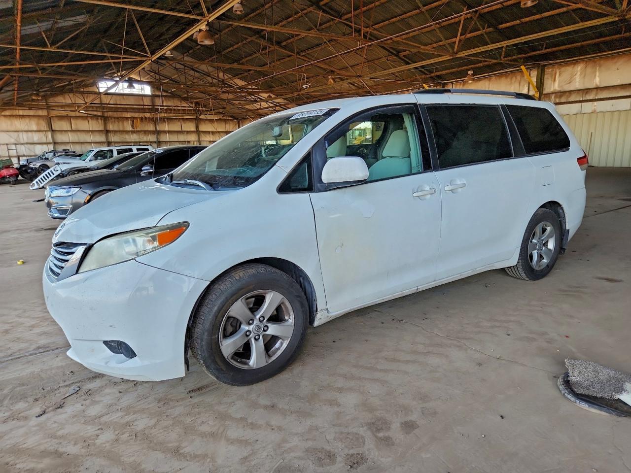 2014 TOYOTA SIENNA