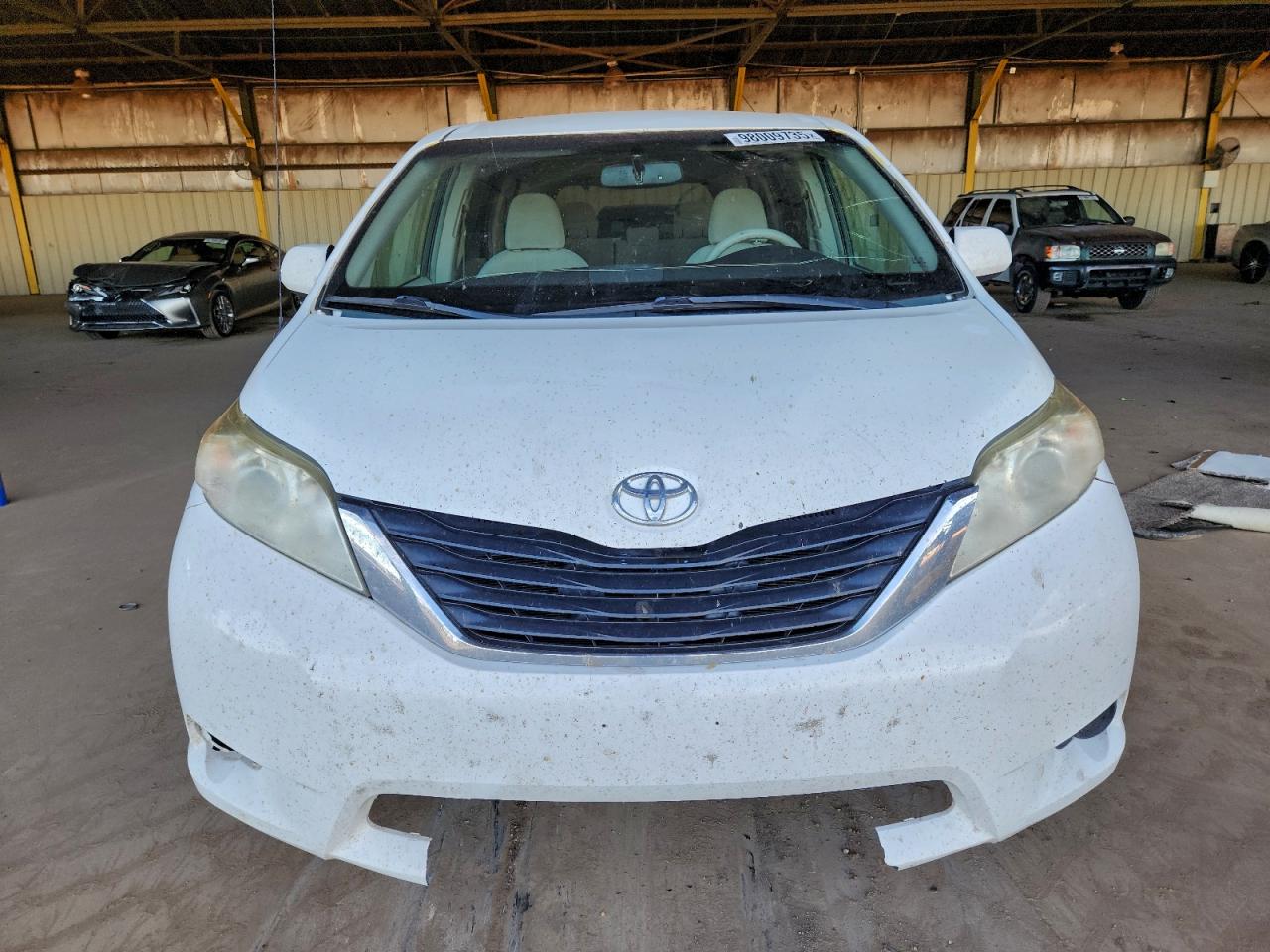 2014 TOYOTA SIENNA LE photo 5